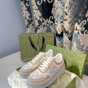 Gucci Chunky B Sneakers: imagen 1