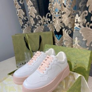 Gucci Chunky B Sneakers: imagen 1